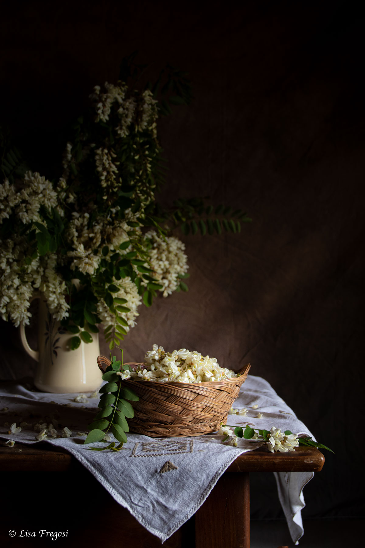 la ricetta dello sciroppo di fiori di acacia fatto in casa con i fiori raccolti in Val di Vara